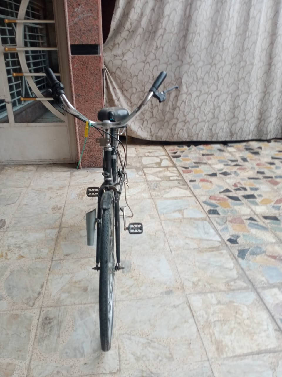 اسلام عليكم بايسكل للبيع نضيف بمعنه الكلمه 2015 حساس امامي خلفيابريكات شغاله ناقصه بريك خلفي حجم 27 بايسكل ابلادي كير دفنبوري قلاب كشم كاسحه أم الجرار كبوس ازرق فسفوره برجستون اكلاص شمسيه السعر 110 وبي مجال حك الحيه هوه والغراض130 بدون غراض110 مكان بغداد العامريه *********** بي واتساب
