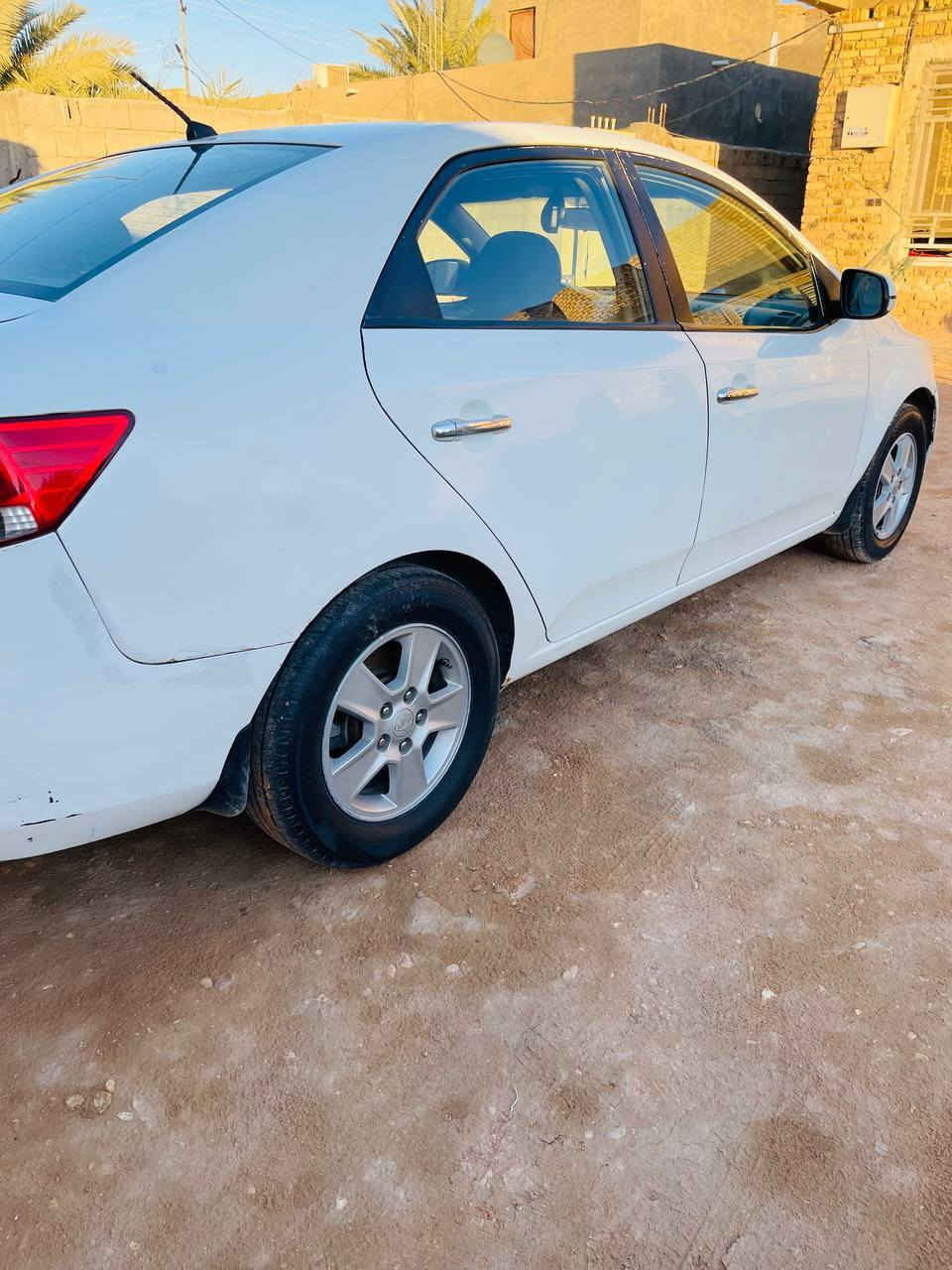 سلام عليكم
سيراتو 2012

السياره خير من الله 

تخم تاير جديد 

التبريد 🥶

اكو مكانات بيها صبغ 

داخل لو اسود ⬛

نصبتها حلوه  

السياره مال جناي 

إستفسار أكثر  ***********
