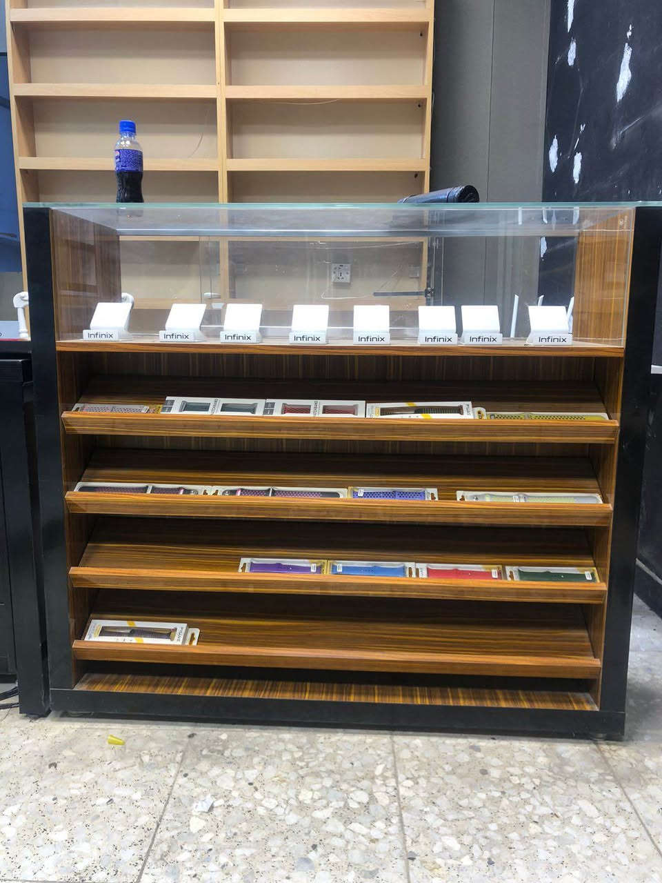 بيع عارضات جداريه عاموديه وبيهن 3 قطع فاترينات جام طرح مستعملة بس نضيفات  للاستفسار الاتصال على الرقم ‭٠٧٧٢ ٩٤٥ ٦٢٢٨‬ المكان واسط العزيزية بغداد, العراق
