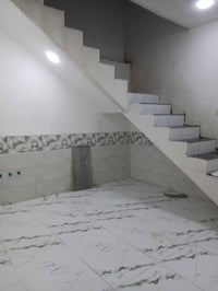 ١٠٠م • بناء حديث • على شارعين