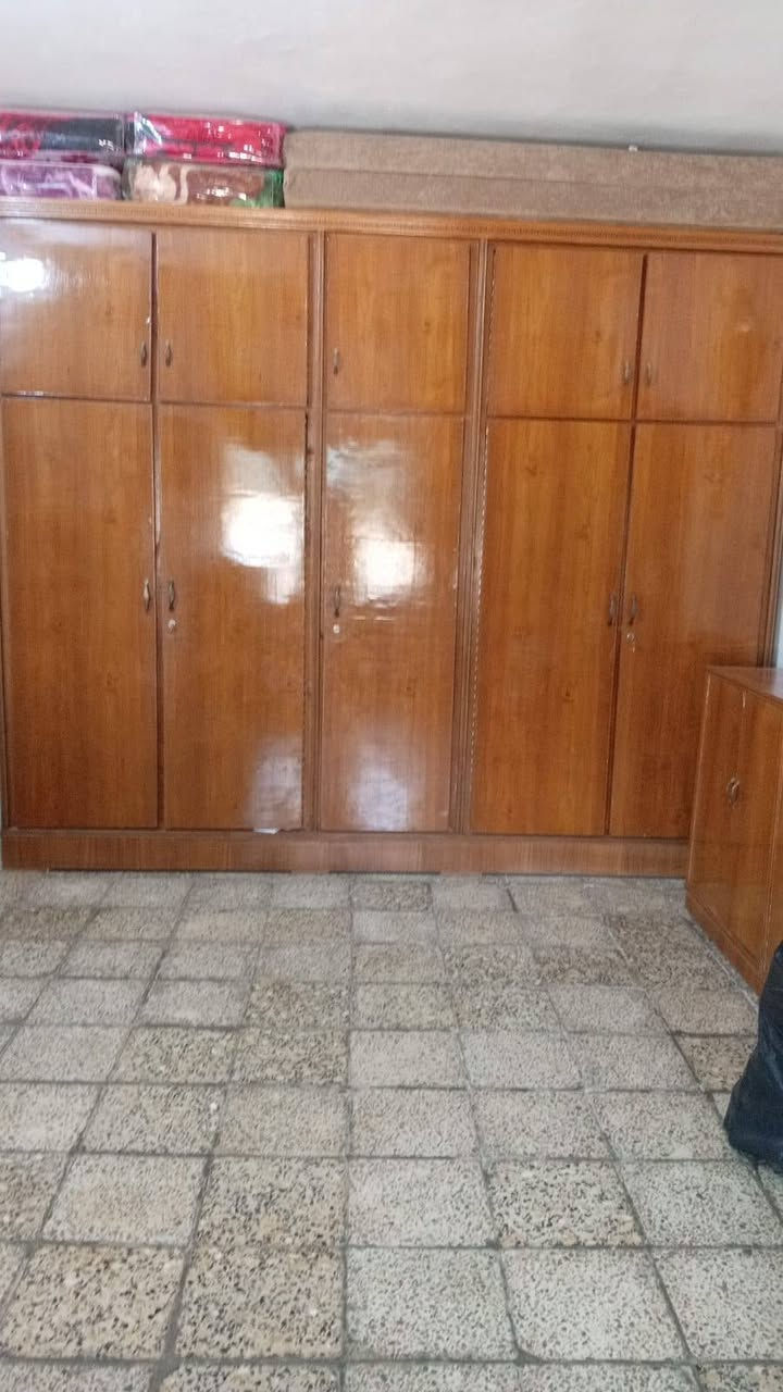 سلام عليكم غرفة نوم للبيع كامله جديده مثل ما موضح بل صوره وانضف بعد السعر 850 وبيها مجال لشراي الغرفة كامله مانقصها كلشي مكان الفلوجه الرقم ***********
