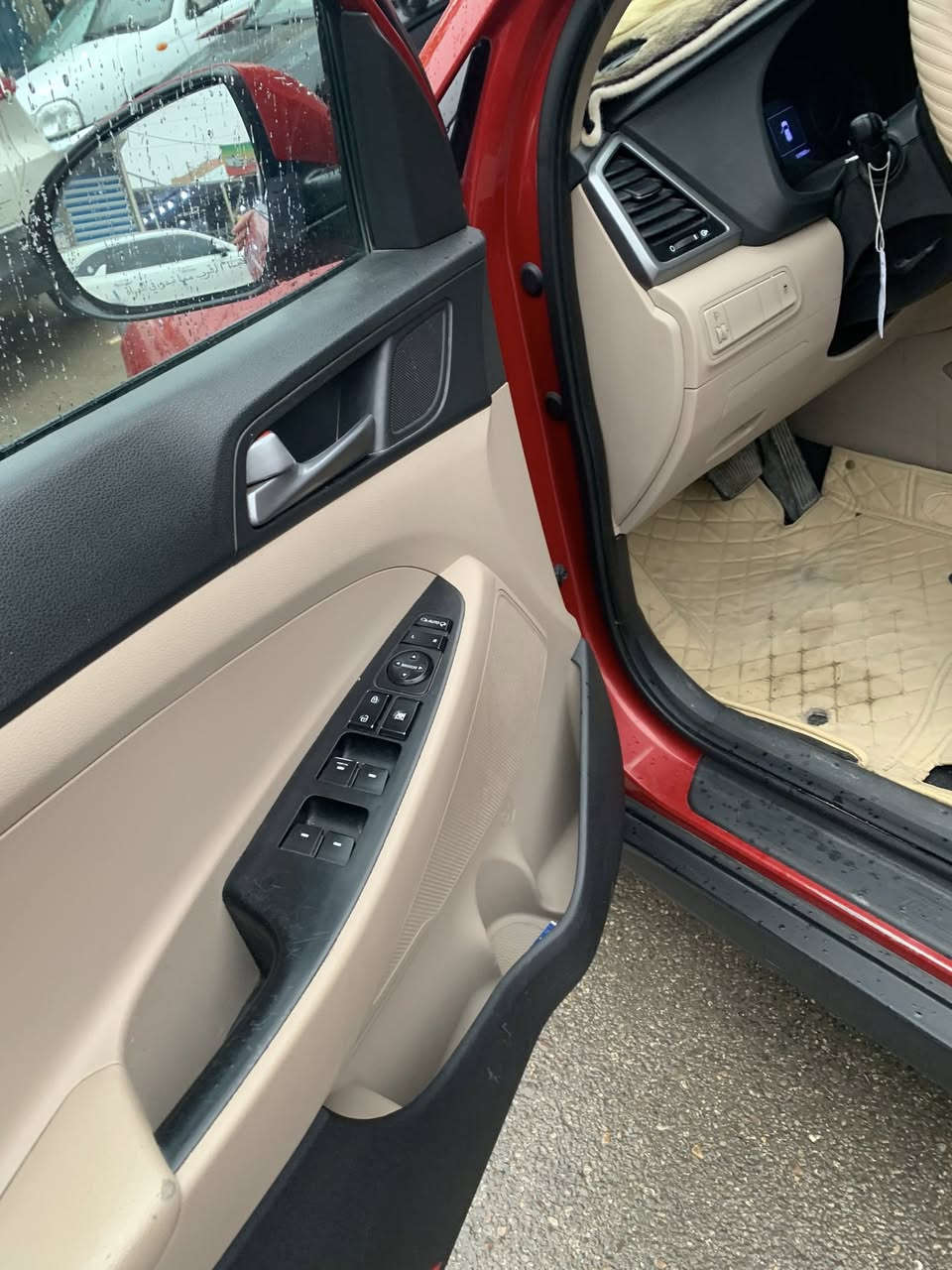 توسان خليجي ٢٠١٧ كفالة عامة من الصبغ والتبديل والبارد والشخط ماشية ١٣١ الف رقم اربيل الجديد  داخل بيجي مري شفط وترحيب مري جانبية ولد نهاري وتحكمات استيرين وكامرة وحساس خلفي وحساس ماسحات جامة عند المطر ولد امامي خلفي سيارة جديدة بمعنى الكلمة محركها ما مفتوح بلادي سعرها ١٧٥ وبيها مجال او مراوس 
للاستفسار *********** 
الانبار
