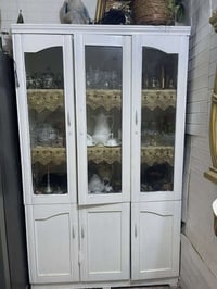 بوفيه • للبيع • مع أغراضه