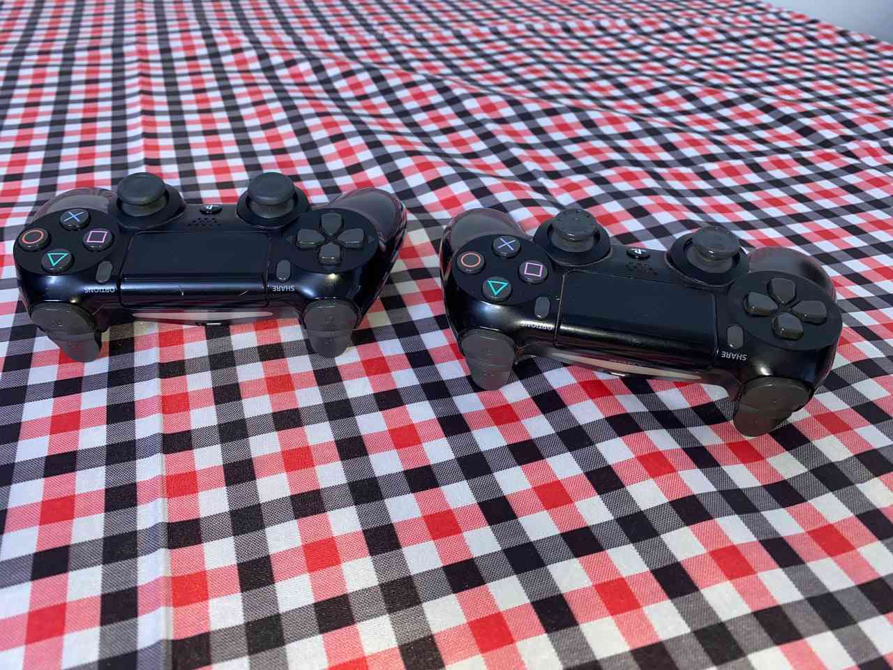 بلي ستيشن 4 سلم 500 گیگا نظافة 90% مع الكارتونة الأصلية
يدات 2 اصليات

مع ثلاث اقراص

Fifa 25 GTA 5 RED REDEMPTION 2

السعر 350 الف

العنوان بلديات صحفيين ظباط 
الرقم ***********
