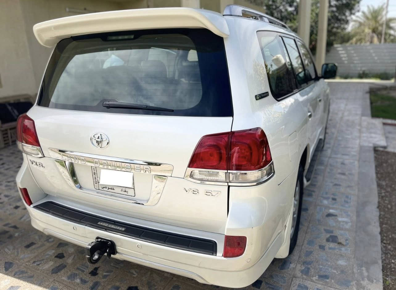 ألسلام عليكم
تيوتا لاند كروز 2011 ستينيه فول مواصفات 
VXR /5700 خمس بصمات فتحت سقف 
تحكمات ستيرن رقم بغداد بأسمي نفس أليوم أحولك  السياره مكفوله كفاله عامه 
للاستفسار:- ***********
