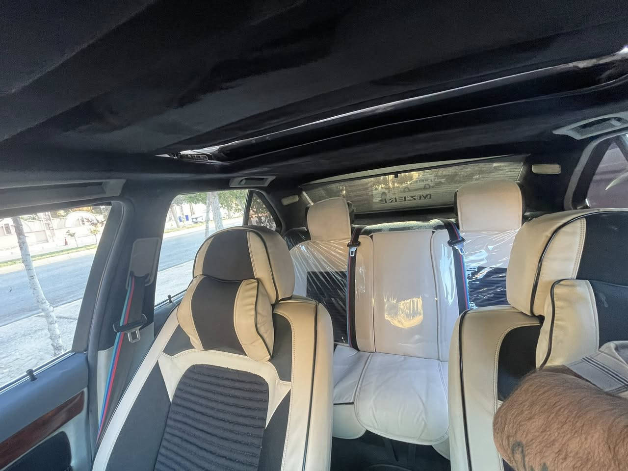 سلام عليكم
***********

السعر65 بلاش 13وه رقه غرامه نزل من سعر

للبيع BMW 525 اصل وفصل 

صباخ اربع قطعه هيجي صبخ بدون دواخل

بلکات جدید 

نوزلات جدید

 مسوي ادامە کاملە لسیارە

جلد كهربائي 

 ارباك 

بطاين نضيف

اسلايت شغال

كير  عادي قوية حيل 

تبريد ثلج ويا السويج 

بجم عريض 

لايتات بلادي   جديد

لايتات زينون عالي ناصي كلش قوي 

مكينه مسكر فانوس

دعاميات جديد

وياله ام  جدید 

اربع تايرات جديد

حداديه امامي خلفي جديده 

رقم دهوك 

وه كاله بسمي تحويل شرت

مكان السياره دهوك
