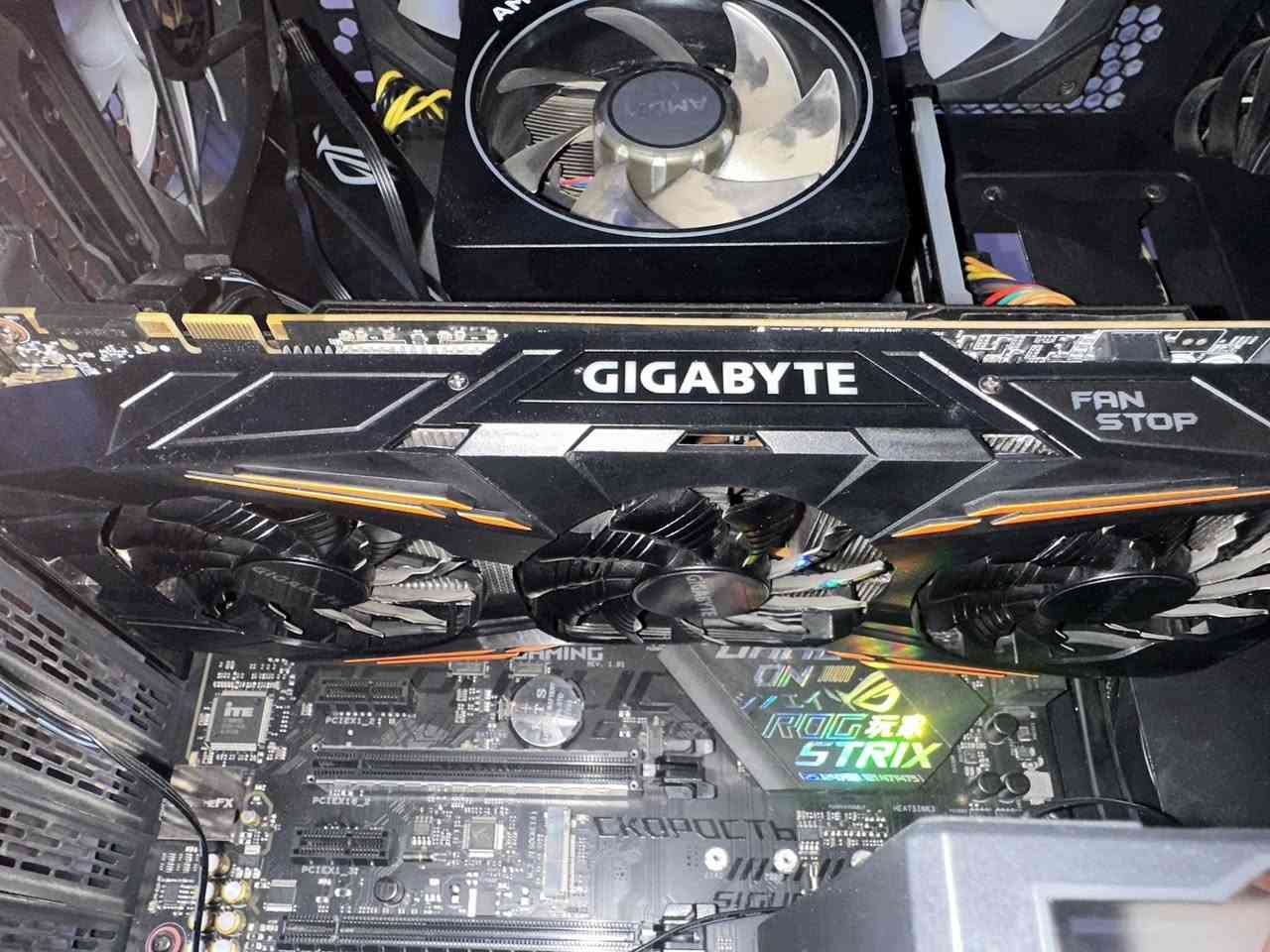كرت gtx 1070 gigbayts ب200
رامات 32 كيكا 2x16 فينجس 3600 400 الف 
عنواني الدوره قرب جامعة دجله 
***********

