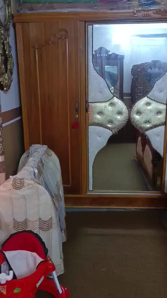 لبيع تخت نوم حيل نضيف رقم ***********
