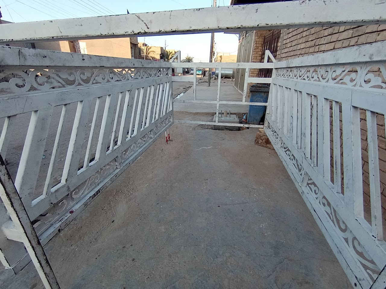 سلام عليكم محجر البيع كية نثيه محجر بلازمة نضيف لا خياس ولا كسر بس شمجهما بي  مكان بغداد المعامل الباويه سعرة 375 رقم الهاتف ***********
