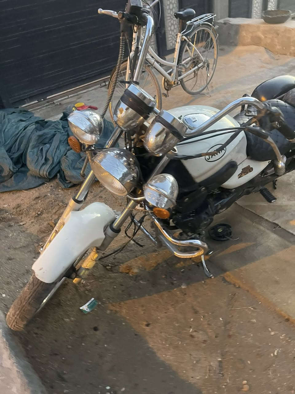 دراجه جاوا للبيع محرك ربع دبل كابريتر بدون اوراق ممسجله قيمها واخذها نظافه محرك فول قيمها بالي يرضى الله واخذها اتصل ***********
