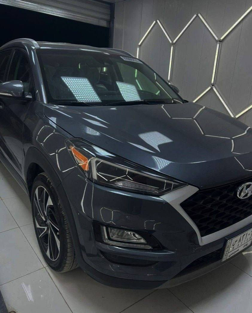 توكسان 2021
وارد امريكي ماشية ٥٠ الف مايل 
مواصفات نص فول 
الحادث موضح في الصور 
السعر المطلوب ١٧٩ ورقة 
***********
