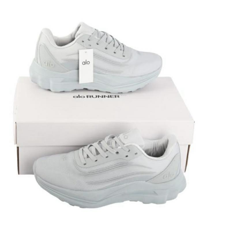 alo
توفرت ماركة alo لون سلفر وبيه ابيض ثلجي
صورة ظالمتها 
وزن ريشة مليان ختومات ومكتوب عليه للركض 
توفرت اكثر من قطعة وقياس للاستفسار رسالة على خاص يجيك تفاصيل كامل 
متوفر توصيل


**إذا كنت صاحب هذا الإعلان وتريد حذفه لأي سبب، رجاءا أرسل رسالة إلى الدعم الفني**