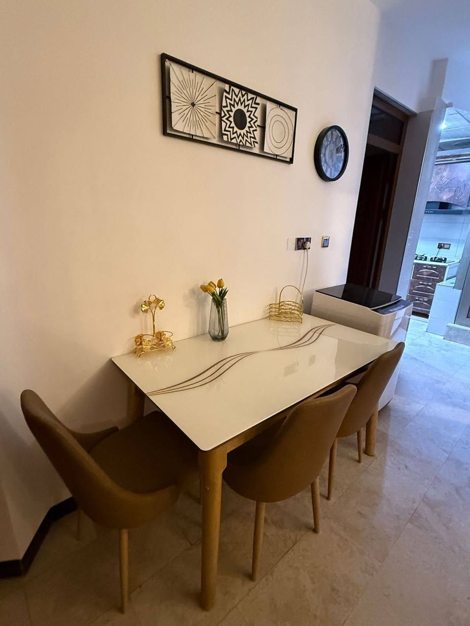 السلام عليكم:
#يوجد شقق #مؤثثه في #المنصور تحتوي على #غرفتين وصاله ومطبخ وحمام (للعوائل او للموظفين)
 #الاستفسار ع رقم : *********** يتوفر واتساب 📞.
