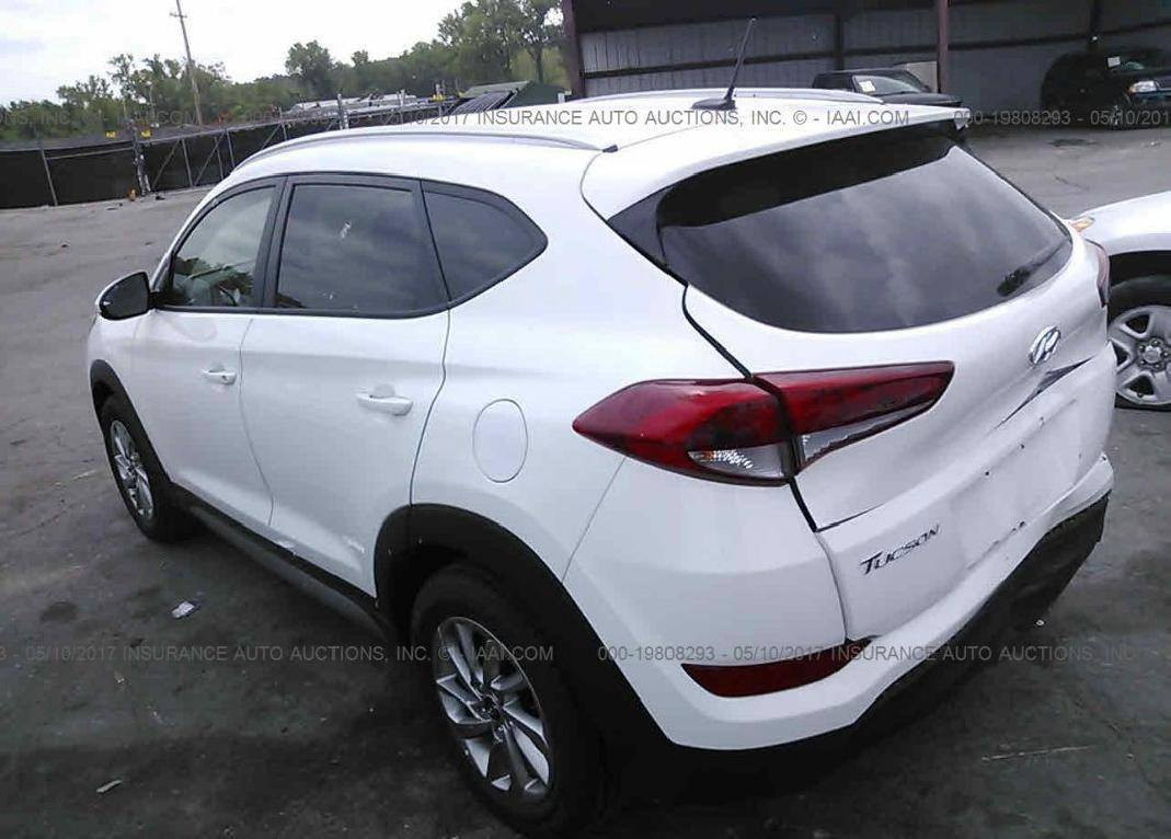 توسان ٢٠١٧ أمريكي الحادث بل منشور ماشيه ٩٥ الف وصبغ جاملغ خلفي وكابتن بدوم دواخل بدون ايرباك مكاني الحريه الاتصال ***********السعر ١٤٢ ورقه
