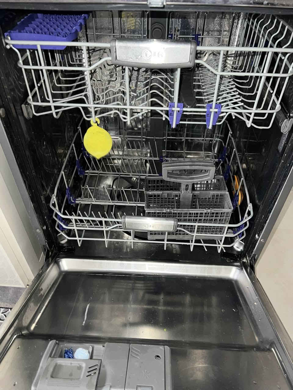 غسالة ملابس ومواعين للبيع شركة  LG مستخدم  قليل و نضيف    سعر اثنينهم ٢٩٥


**إذا كنت صاحب هذا الإعلان وتريد حذفه لأي سبب، رجاءا أرسل رسالة إلى الدعم الفني**