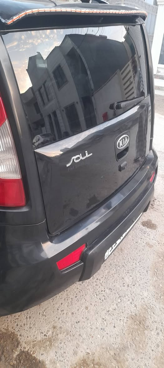 كيا صول
مديل 2013 
محرك ٢٠٠٠ دوش
بيه ٤ قطع صبغ سياره نضيفه 
السعر 90 ورقه 
المكان بغداد الدورة سياره فوك بدون بصمه 
***********

***********
