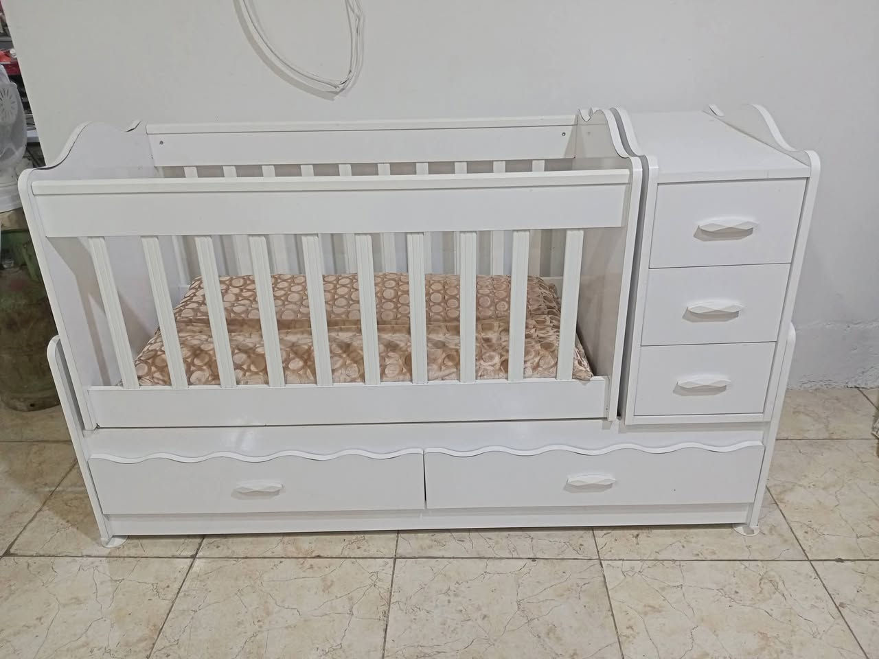 سرير طفل تركي هزاز وكلش نظيف مع ملحق طول 167 سم وعرض 65سم لتواصل على الخاص


**إذا كنت صاحب هذا الإعلان وتريد حذفه لأي سبب، رجاءا أرسل رسالة إلى الدعم الفني**