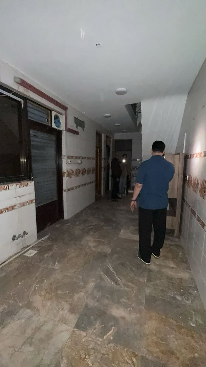 #للايجار____في____السيدية 

بيت مساحة 120م نظيف

يحتوي على ثلاث غرف نوم وصالة ومطبخ وخدمات 

قيمة الاجار: مليون قفل

للاستفسار:***********

او زيارة مكتب الفهد الهندسي للمقاولات العامة/شارع جامع الاقصى مقابل مكتبة الحكم سنتر
