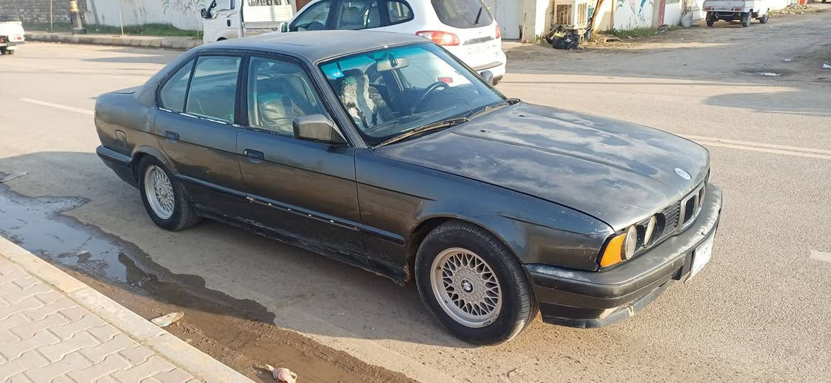 سلام عليكم بي ام ٥٢٠ كير عادي محرك كير شرط تبريد كهربائيات كلها شغاله سنويه نافذه للبيع ٢٧ سعر ٤٠ وبيها مجال مكانها مكيشيفة اتصال فقط *********** سامراء, صلاح الدين
