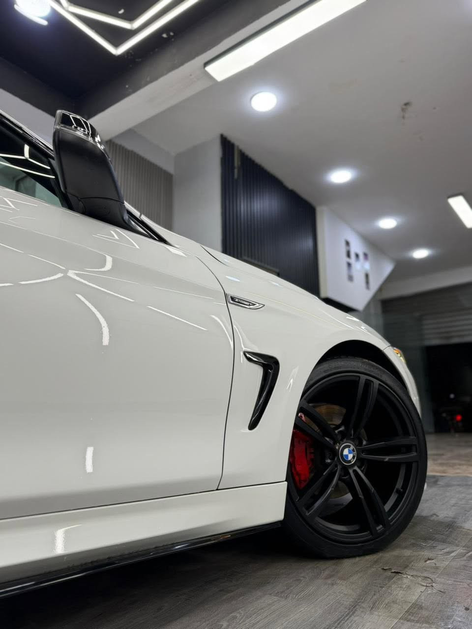 Bmw 430i 2019 kit M4 اصلي مو تجاري
مواصفات / فول 1/1 للرادار

ماشيه 64 الف  فقطط جديده كارتون

فتحه سقف 

كشنات جلد تدفئه

خزن ميموري 

رادار امامي 

ردارات جانبيه 

هيتر مري 

فول للعين داخل بيج اصل 

الغراض العليها / 

بنيد M4 cs اصلي + البنيد البلادي انطي وياه سياره هديه بدون صبغ

دركه كاربون فايبر اصلي M4 

دعاميه اماميه + لحيه M4 

دعاميه خلفيه + دفيوزر + زعانف M4

دوسات جانبيه M4

سبايدر خلفي M4 

ويل اصلي اصليي هم M4 

كفرات فجوج 

مري باتمان 

بدون نقص برغي 

حادثها : باب مبدل نفس لون + جاملغ هلفي صبغ فقطط
***********
