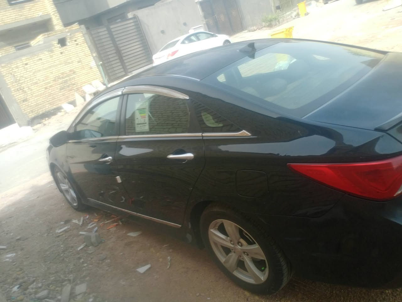 سلام عليكم
سوناتا وأرد امريكي مديل 14 ماشيه 133
ضربته جاملق وبنيد جدن بصيطه ضربتهه 
مكان السياره بصره قرب محكمتي الكزيزه 
السعر 95 وبيه مجال للشراي 
الاستفسار ***********
