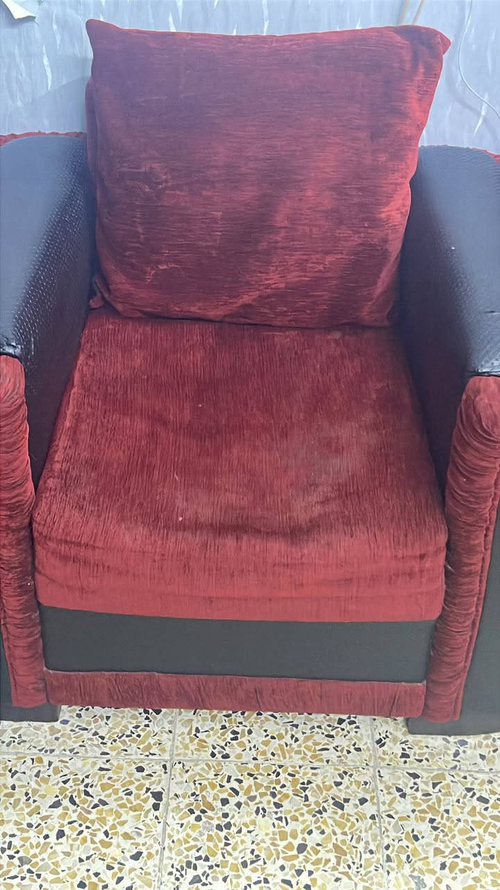 السلام عليكم عندي غرفة نوم للبيع وتخم ١٠مقاعد مستعجل الاتصال ع هذا الرقم واتساب وماسنجر***********
