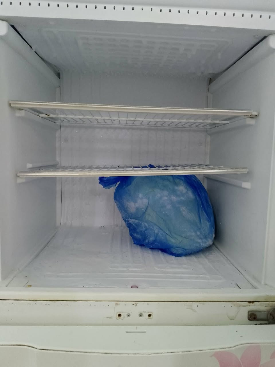 ثلاجة18 قدم لبيع العنوان كاطون رقم ***********
