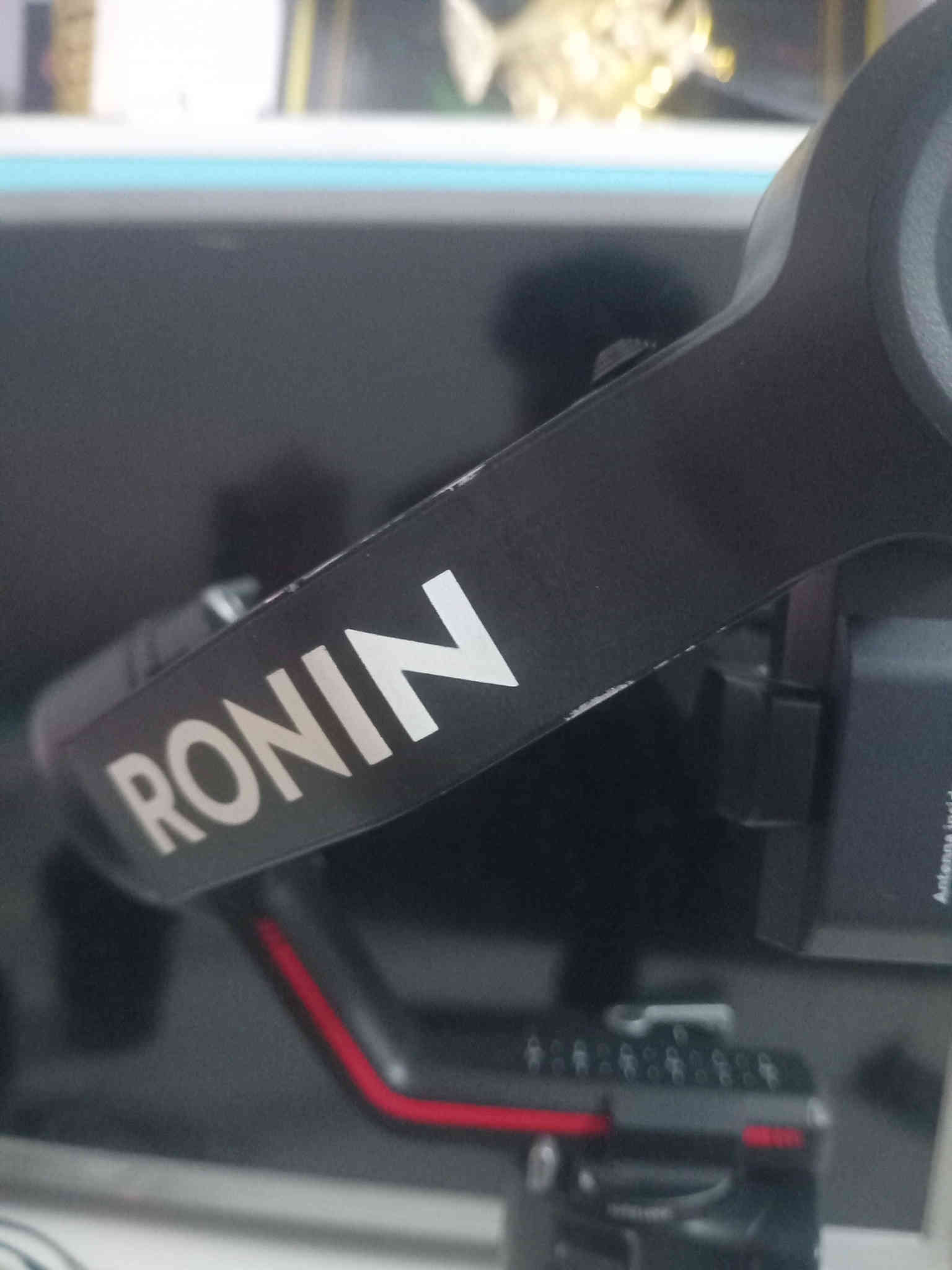 السلام عليكم 
بدي سوني a7iii جديد مصور بي 17مره فقط زلغه مابي البدي جديد ونضيف تجي وتشوف بعينك شتر ما ادري شكد 
+عدسة 28.70 f2.8 هم جديده مصور بيه 17 مره زلغ مابيه هم جديده +رونين 3s نضيف بي زلغ موضح بالصوره نسبة النضافه 95% 
ملحقات الغراض 
الرونين كارتونه وملحقاته كله موجوده 
البدي كارتونه وكتلوك الكامره وشاحنه الاصليه وبطاريه وحده 
العدسة كارتونه وكتلوك العدسة وقباقه غراضه الاصليه 
الرونين سعره 500
البدي مليون و525
العدسة 975
كلهن يصيرن 3مليون
الاسعار قفل
ما متواجد ع الفيس 
هـ ***********
