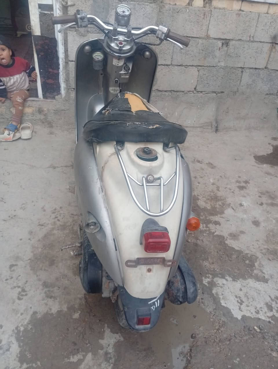 السلام عليكم دراجه عبد الحليم كلاسيك دراجه ناقصه شاملغ وكربريتر دراجه تخبل البقلايتات كله شغال كله بغداد جزيره سياحيه سعر 150 وبيها مجال بسيط او مراوس بيران وانطفاء اللي يريدها يطبل خاص


**إذا كنت صاحب هذا الإعلان وتريد حذفه لأي سبب، رجاءا أرسل رسالة إلى الدعم الفني**