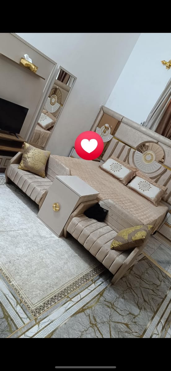 جربايه وميز امرايه ومرايه وكنتور وملحق وميز تلفزيون استعمال سنة وحده بعدها جديده بيع مستعجل الاستفسار ***********
