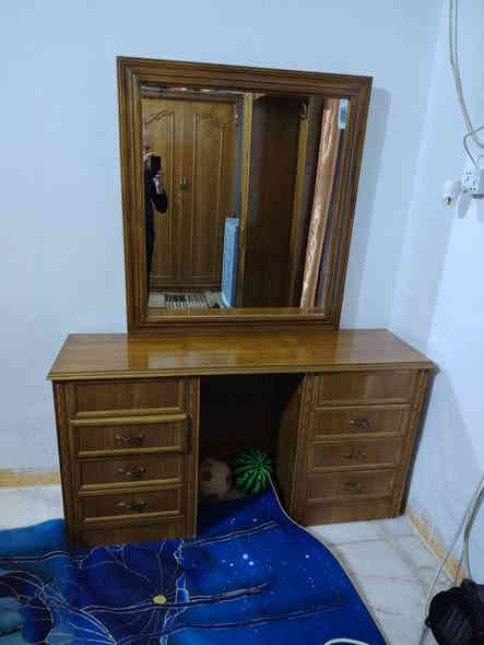 السلام عليكم غرفه نوم مستعمله استعمال قليل نظيفه كلش لانه اني نجار واشتغلته اليه داخل خارج صاج ومعتني بيه كلش عنواني حله طهمازيه ***********
