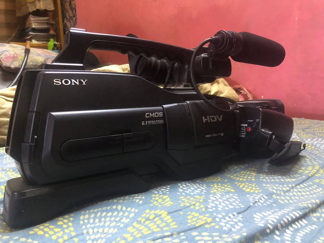 كامرني سوني HD1000
رام وكاسيت
نظافه95% واكثر
السعر250وبيها مجال
***********
