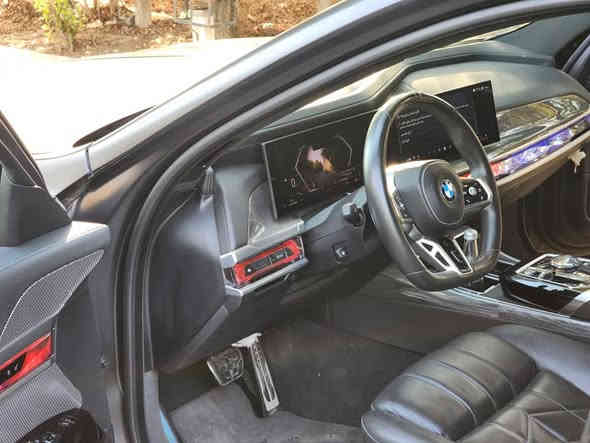 BMW 740i 2023 – M Package

وارد أمريكي حادث دعاميات فقط ومبدلات جدد 
بدون أي ضرر ولا أي صبغ أو تعديل مكفولة ما عدا الدعاميات
أرخص سعر بالعراق 
٧ / شدات / ما بيهة مجال 
رقم بغداد 

 المواصفات 
اللون أسود مات ( مميز) 
مغلفة PPF
• محرك 3.0 تيربو – 6 سلندر
• كت M Sport كامل
• جنط M 21
• ليزر لايت
• سقف بانوراما
• كاميرات 360
• أبواب شفط
• دخول وتشغيل ذكي
 الداخلية:
• شاشات iDrive
• كراسي جلد كهربائية تبريد + تسخين
• إضاءة داخلية Ambient
• ستائر كهربائية
• صوت Harman Kardon
• تشغيل عن بعد
• بدون شاشة سينما خلفية

رادار – نقطة عمياء – مانع تصادم – تثبيت سرعة ذكي – بارك أوت – قراءة لوحات
‪
***********
‬‏‏‪***********‬‏ بغداد
