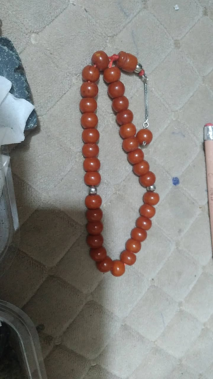 مسبحتان
الحمره كهرمان طبيعي بمحك احمر
والثانيه سندلوس افغاني مغلف بمحك اصفر 
للبيع،،،  سعر القطعتين 125 الف من غير التوصيل 

مكاني سوق الشيوخ 
يوجد توصيل


**إذا كنت صاحب هذا الإعلان وتريد حذفه لأي سبب، رجاءا أرسل رسالة إلى الدعم الفني**