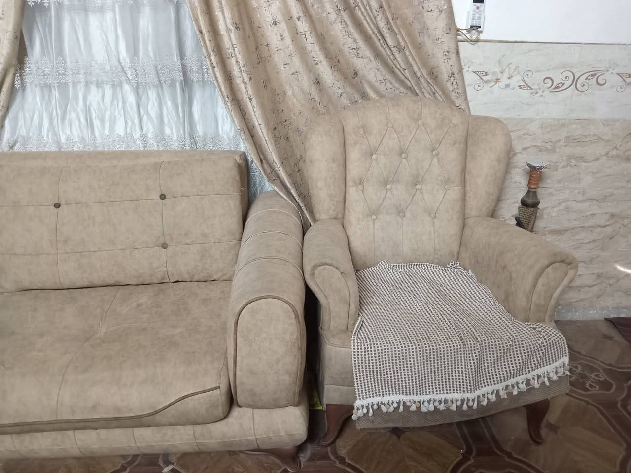 تخم 5 قطع 2 قلاب يتحولن الى چرابي وعدد 2 كرسي وعدد 1 ثنائي مثل ما موضح بالصوره العنوان بغداد -دوره -ابو دشير
السعر 450 الف وبية مجال حك ومستعجل على البيعة
 رقم ***********
