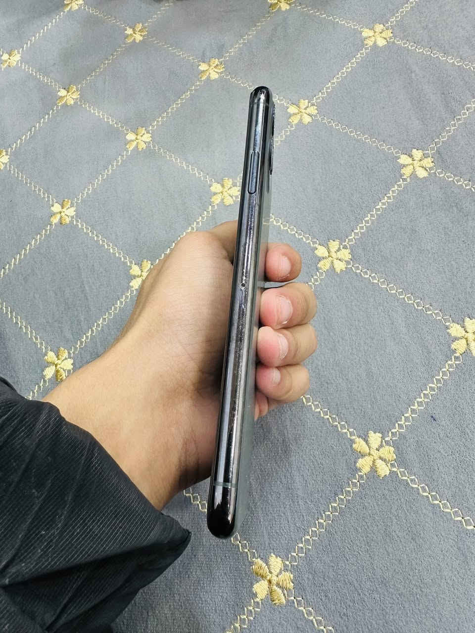 سلام عليكم للبيع ايفون 11برو ماكس نضافة 90‎%‎ بطارية 71 شرط مامفتوح بس  السماعة الفوك واكفة والباقي شرط السعر 200 وبي مجال 
للاستفسار ***********
