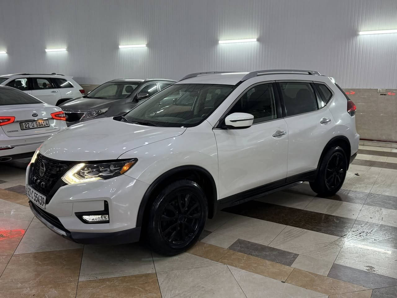 نيسان روگ موديل 2018 مواسةفات Sv awd فول ماشى 70 ميل سيارة جديد رقم سنوية كل جديد  شبر بونيد بيها صبوغ بدون دواخل بدون أيرباگ  
*********** 
ڤايبر واتساب موجود
