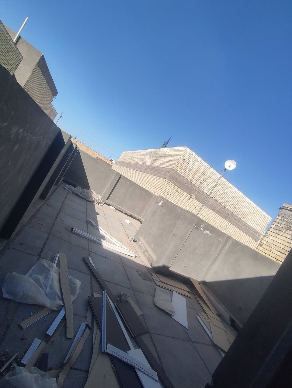 سلام عليكم بيت البيع بحي وفاء مساحه ١٠٠ طابق واحد بيت زيزر ما مسون بي بعد  ١٥ يوم يكمل منطقت الساتذه اللاستفسار مكتب براكات ام بنين ***********
