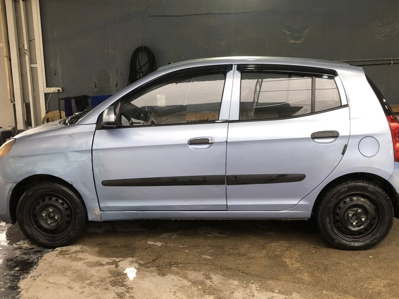 كيا بيكانتو 2010
اربعة سلندر 
كير اوتوماتيك 
كير ومكينة شرط مبدل مال كصة جديد 
مبدل منظومة ماء وباتري جديد 
طخم تايرات جديد 
السيارة باسمي شرط التحويل 
بيها كوبون تبادل الجديد 
السيارة جاهزة تشغل وتمشي سيارة مال جناي 
طالب عليها 70$
التواصل
***********
***********
