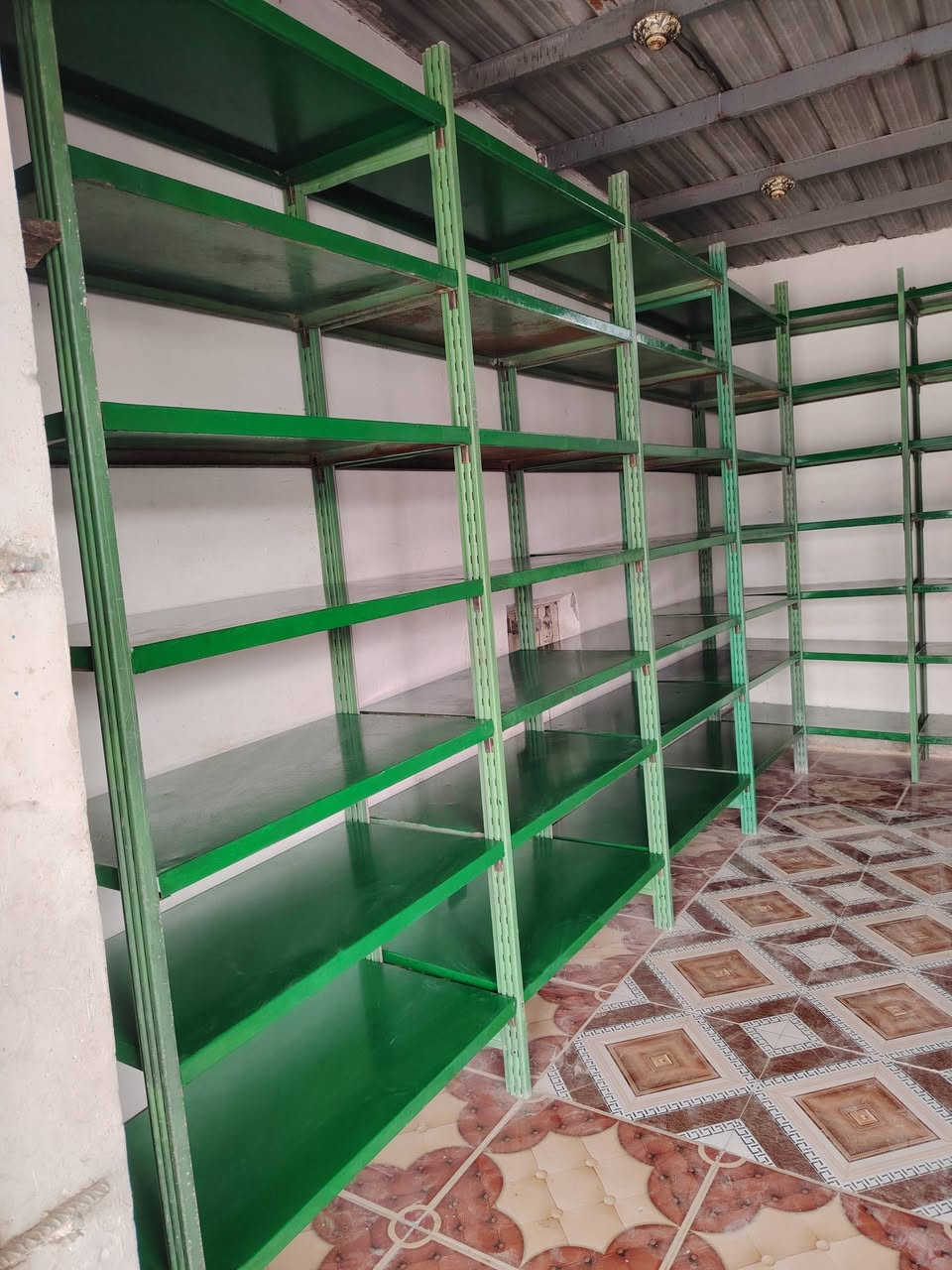 سلام عليكم عيني رفوف للبيع
حديد ثقيل لجميع الاستعمالات
عدد ارتفاع الرف 3متر وعرضه 1متر 
العنوان بغداد رقم الهاتف
*********** 📞
*********** 📞
