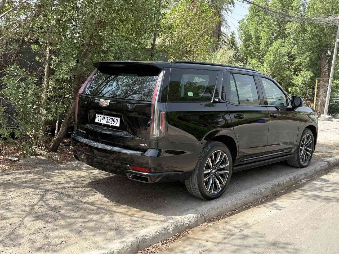 كاديلاك اسكاليد (2023 اسبرسو) خليـجي
(( وكالة المنصور ضمان )) 

 ماشي 46 ألف كم حقيقي
 لون بلاك إديشن بلادي
 مكفولة كفالة سيارة جديدة
 رقم بغداد باسمي تحويل ثاني يوم

المواصفات:
 تشغيل عن بعد
 36 سماعة
 كشنات مساج
 سقف شامو
 5 كاميرات
 5 بصمات
 فور ويل
 كشن رجاج
 دوسات كهرباء
 داتا شو
 بانوراما
 داخل جوزي
 لايت زينون عالي وواطي (5 عدسات)
 4 شاشات (دشبول + سقف + كشنات)
 تحكم بريك
 جنطة ذكية جلاق
 رادار تحديد مسار
 رادار خلفي
 رادار أمامي
 رادار جانبي
 كشنات تدفئة وتبريد (سايق + راكب)
 كشنات أمامية تدليك
 كشنات خلفية تدفئة
 مرايا شفط
 إشارة بالمرايا
 كشنات جلد
 كشنات خلفية منفصل VIP
 علامة كاديلاك ضوئية بالدعامية الخلفية
 كشنات كهرباء
 ذاكرة ميموري (ستيرن + كشن)
 ويل 22 بلادي

مكان تواجد السيارة: بغداد حي الجامعه او المنصور
رقم صاحب السيارة: ***********
