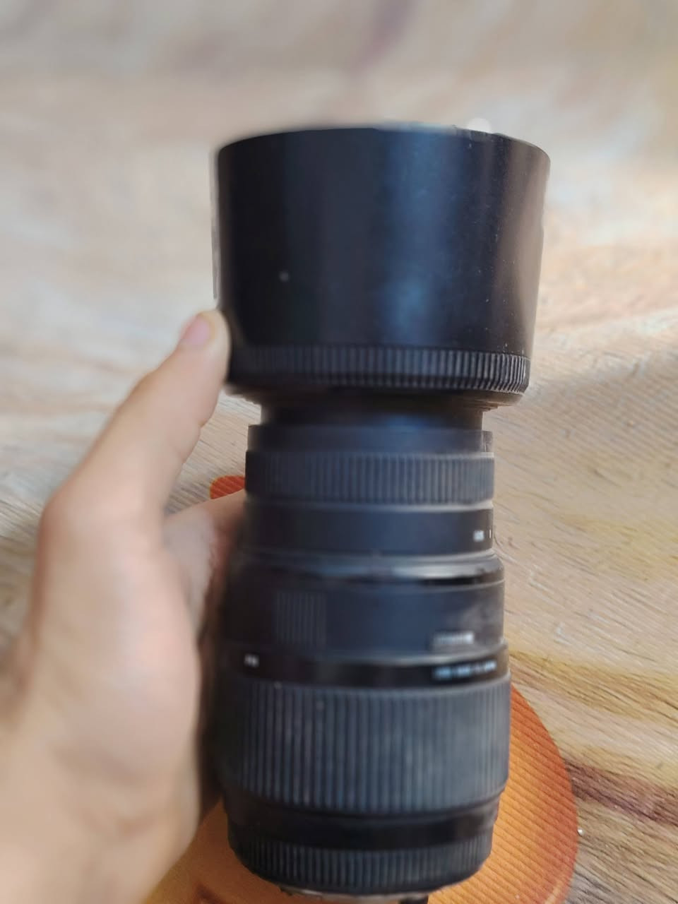 نيكون d3300 نظيفه هواي استخدام قليل
كامل ملحقات
كارتونه موجود
حتى القرص التعريفي موجود
جنطته شركة اصليه
زوم سيكما 70-300
السعر 350 مع الزوم
وإذا بدون الزوم السعر يختلف اكيد

مكاني بغداد
*********** واتساب
