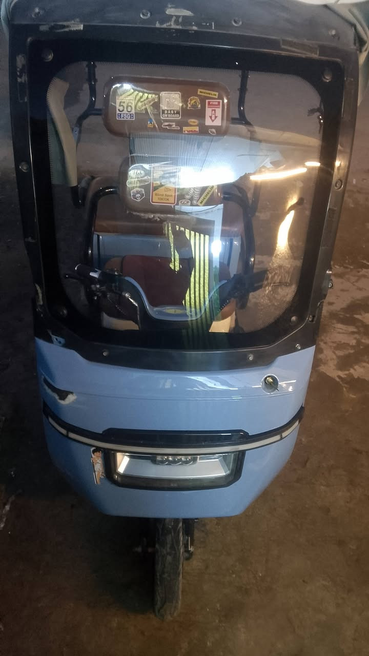 ***********
تكتك للبيع مكان بغداد تفاصيل خاص او 
950 بيه مجال السعر
