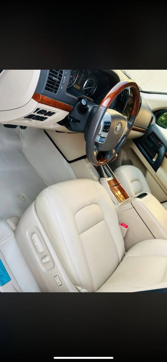 سلام عليكم سياره البيع لاندكروز موديل 14رقم بغداد سياره بريم فول موصفات ماشيه 142ألف تحويل مباشر سياره جديده وحلوه عنوان بغداد ***********
