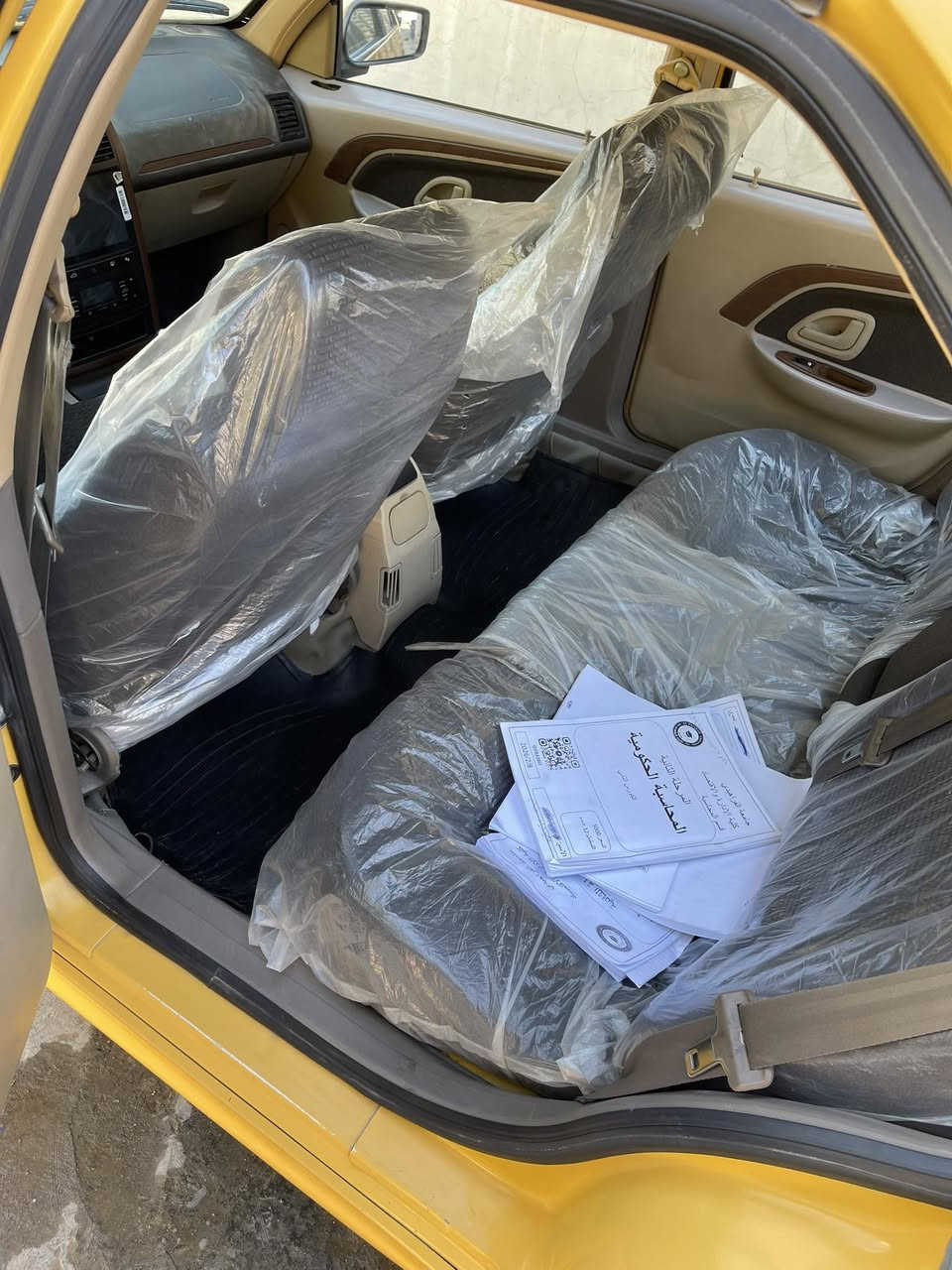 السلام وعليكم 
بيجو بارص 2017
رقم دولي هزه جديده مصفره
السياره كير محرك جدد 
صدر امامي جديد
تبريد شغال 
تخم تاير نضيف 
السياره ضربته خشم مال جاملغ 
ما بيها اي نقص 
السعر 61 ورقه وبيها مجال بسيط 
عنواني بغداد الدوره
***********
