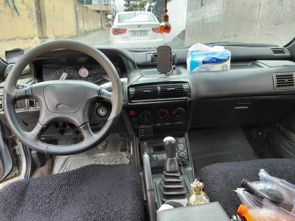 گلاند 1992 
مەکینە گەورە
سویج کۆنترول و ئاوینە کارەبا چوار جام کارەبا
سەنەوی و رەقەم و هەزەی نویە
چوار تایەی تازە 
گێر و مەکینە و تەقەو ڕەقە بەشەرت
یەک دینار مەسروفی تێدا نیە
نرخ 42$ معامەلەیەکی کەم
*********** Singapore
