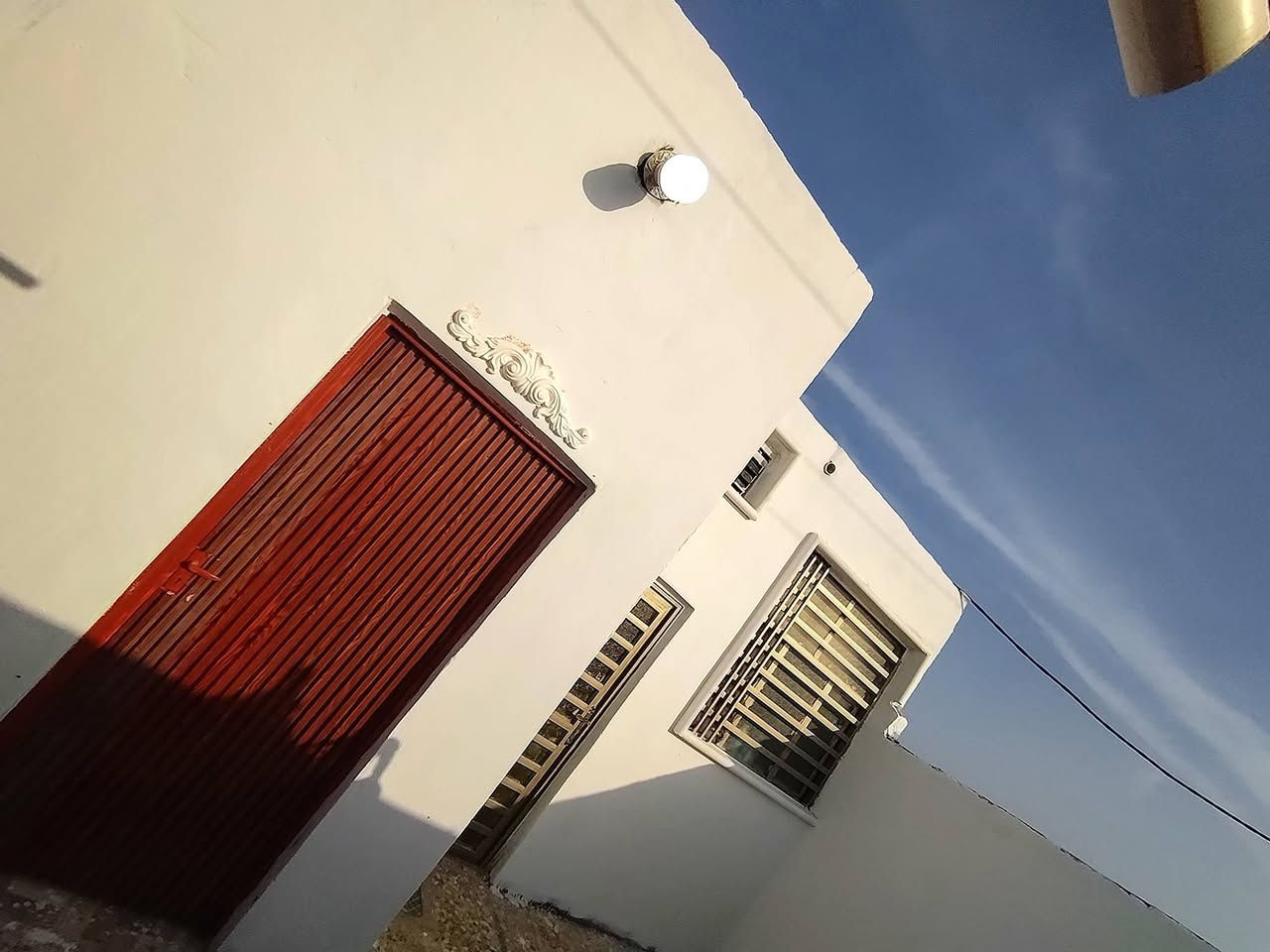 للبيع بيت بناء حديث مشمول بالتطويب قانون ٣٢٠
📍 الموقع:  النجف الاشرف /طريق كربلاء – نجف
عمود 122 – جهة يا علي
قرب علوة المخضر النموذجية
📐 المساحة: 100 متر
🏠 المواصفات:
غرفتين
صالة + مطبخ
استقبال
تخاريج عدد 2
⚡ الخدمات والمميزات:
تبليط كامل باب البيت 
كهرباء فول ٢٢٠
مولدة خط ذهبي
بيت جاهز للسكن نظافة ممتازة
ماء بدون ماطور للسطح 
كافة الخدمات متوفرة 

💰 السعر:
26 نقداً
📲 للاستفسار أكثر (واتساب):
***********
