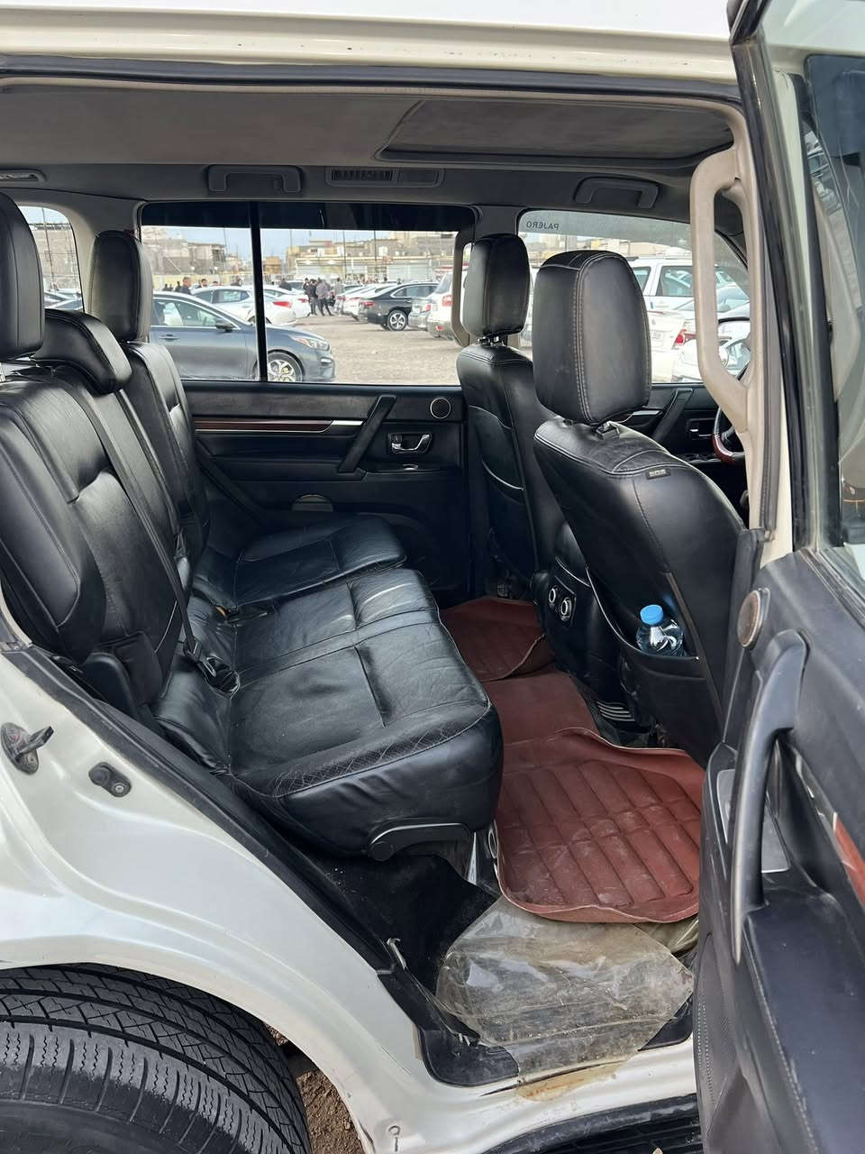 باجيرو 2009 حبتور
 فول مواصفات
 سيارة خليجي 
مبدل الجاملغ الايمن واكو بارد بسيط بالجاملغ الايسر وبالباب
السياره جديده مال جناي 
فورويل 
 كشن كهربائي
 اشارة بل مري شفط 
تحكم ستيرن  
فتحه 
ثلاجه
تبريد ثلاث قطع 
حساسات خلفيه 
 تخم تاير 
كير مكينه خير من الله 
سياره جديده لوك محرك 6 المرغوب
السعر 115
***********
