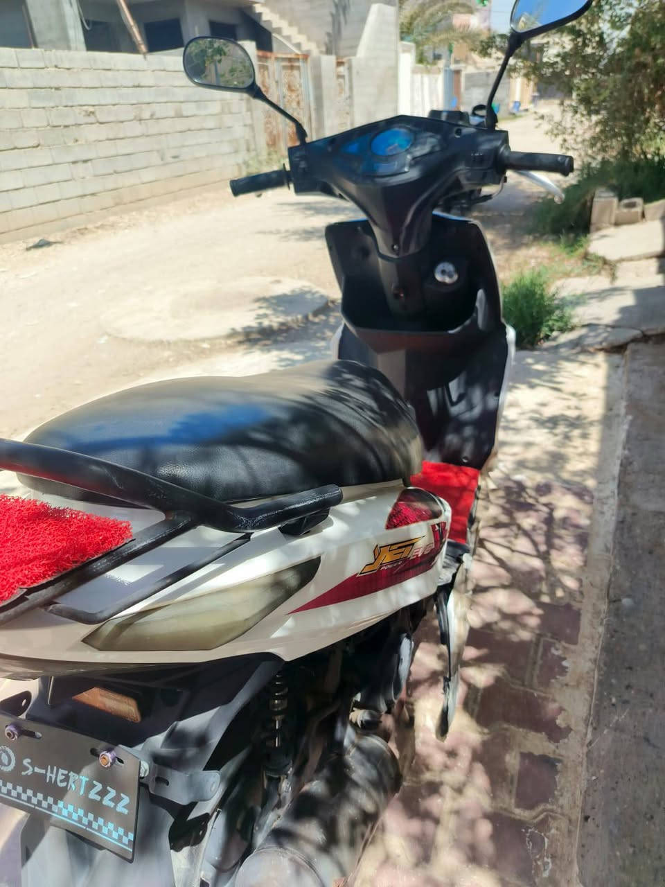 السلام عليكم عندي دراجة للبيع السعر 375 وبيهة مجال العنوان ديالى بعقوبة قرب جسر الشريف الرقم ***********
