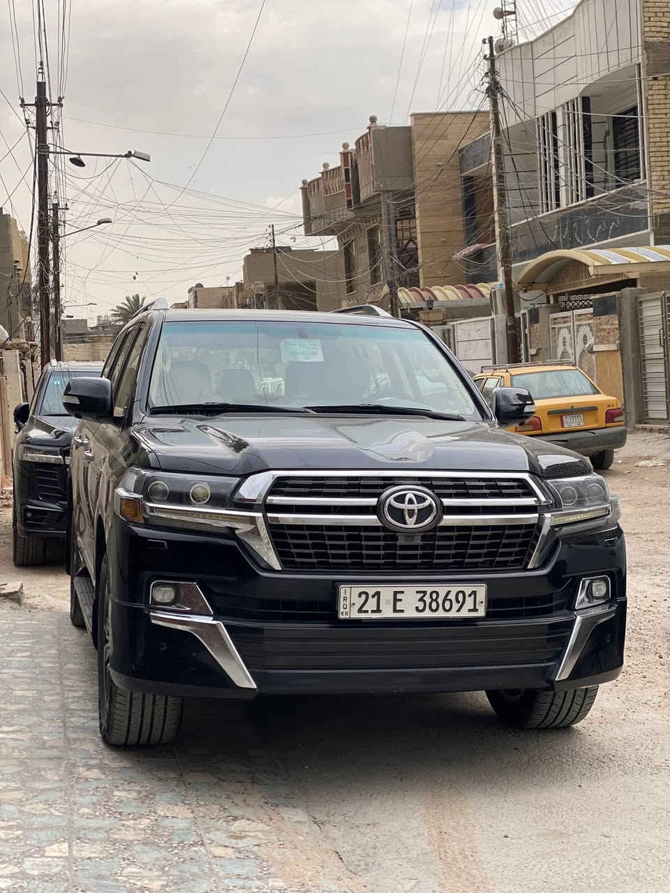 السلام عليكم

للبيع 

TOYOTA LAND CRIUSER GXR 2017

تويوتا لاندكروزر 2017 GXR 

ساز فول مواصفات 

شاشة 

كامرات 360 درجة

كشنات جلد

وباقي المواصفات الGXR معروفه

حجم المحرك V8 4.6 

رقم سليمانية بأسمي تحويل او وكالة باليعجبك
 
ماشية 112,000 KM كيلو متر

السيارة كفالة عامة  قطرة صبغ ما بيها

 الباب خلف السكن بي اصبعين PDR وما مبين والجاملغ الامامي رصعة بسيطة على وضعها

مكينة كير تبريد كلشي كفالة عامة وعلى وضع الشركة شرط السونار

السعر 45,000$ وبيها مجال

مكاني بغداد الأمين الثانية

للأستفسار

*********** رقمي
